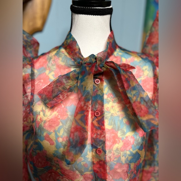Sheer pointy puff sleeve floral blouse - Picture 2 of 9